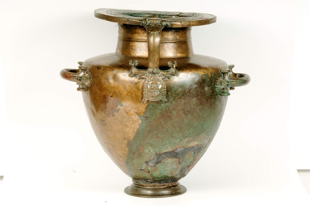 Bronze hydria