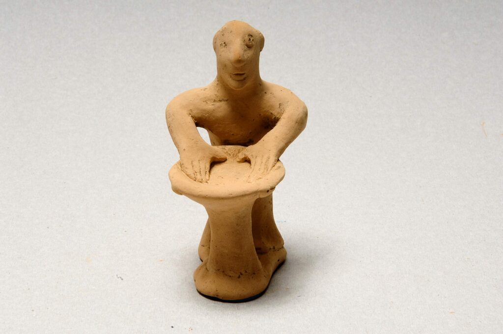 Clay figurine of a woman at a basin