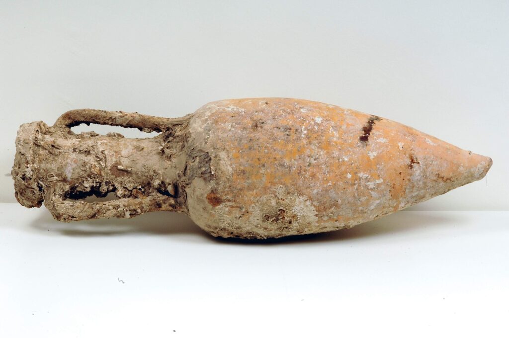Pottery transport amphora (Π03261), recovered from the submerged harbour of ancient Pheia at modern Agios Andreas, Katakolo. Such amphorae carried goods in overseas trade. Shells and salt deposits reflect their long immersion in the sea. Pheia and Kyllini were vital ports for the movement of people and goods to and from Elis throughout antiquity.