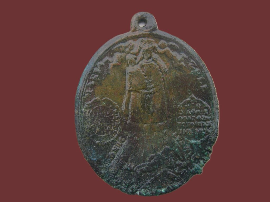 Bronze devotional pendant with the Virgin and Child