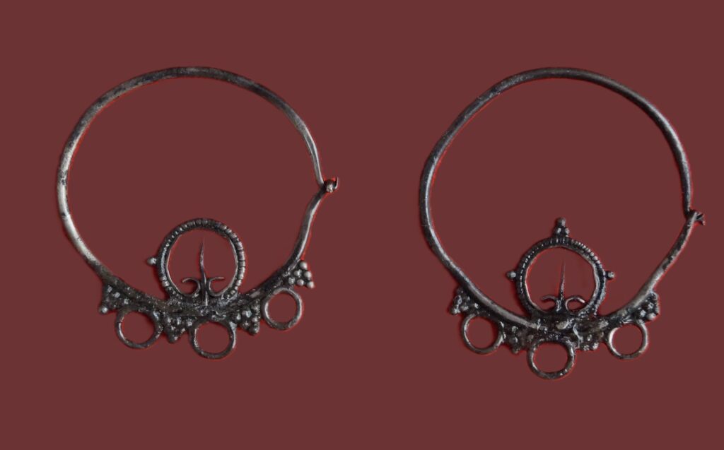 Pair of bronze earrings