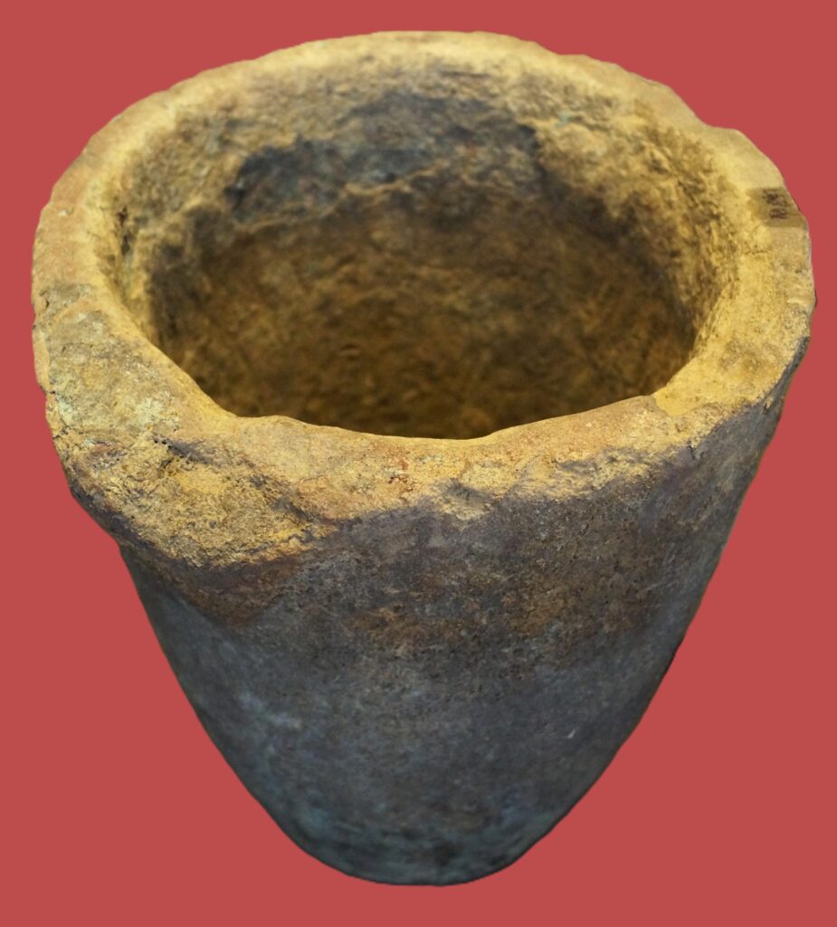 Stone metal-melting vessel