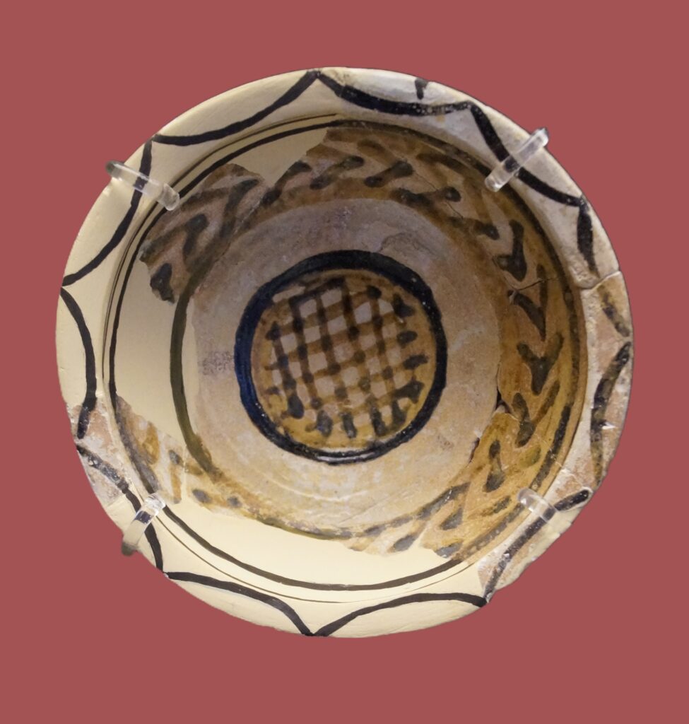 Proto-majolica bowl