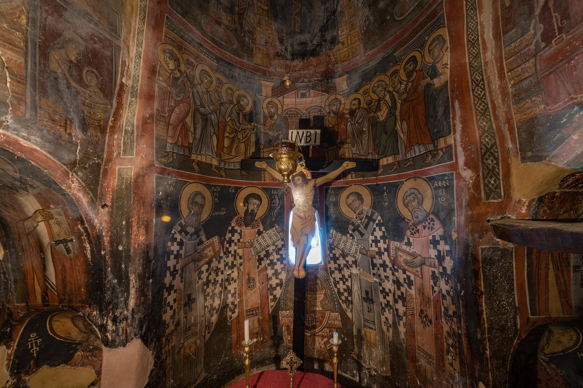 Ο Ιερός Ναός της Αγίας Τριάδας βρίσκεται στο κοιμητήριο του χωριού Δίβρη, στη συνοικία Γκρουστάδες ή Απάνω Μαχαλάς, σε οικισμό με μεγάλη μεταβυζαντινή ιστορία. Είναι το παλαιότερο μνημείο του χωριού και της ευρύτερης ορεινής ανατολικής Ηλείας. Η χρονολόγηση του ναού τοποθετείται από τον 14ο αι., κατά την παλαιολόγεια περίοδο οπότε και προσδιορίζεται η ανέγερσή του, έως την περίοδο της Τουρκοκρατίας. 
Το μνημείο διατηρεί τον τοιχογραφικό του διάκοσμο, στον οποίο διακρίνονται δύο στρώματα: το αρχικό, που διατηρείται σε καλή κατάσταση, ανήκει στους ύστερους βυζαντινούς χρόνους (14ος αι.), ενώ το δεύτερο στους μεταβυζαντινούς (περίοδος Τουρκοκρατίας).